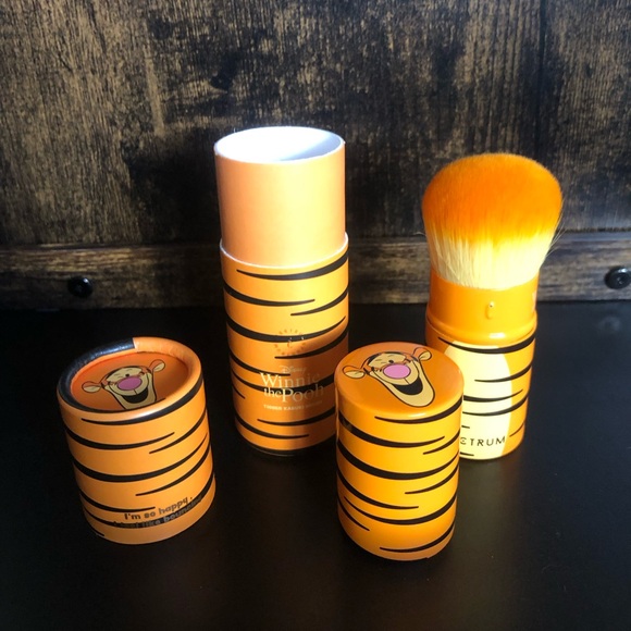 RARE Spectrum x Winnie The Pooh Makeup Bag, Brush Set, Brush & Blending Sponges - Picture 16 of 16